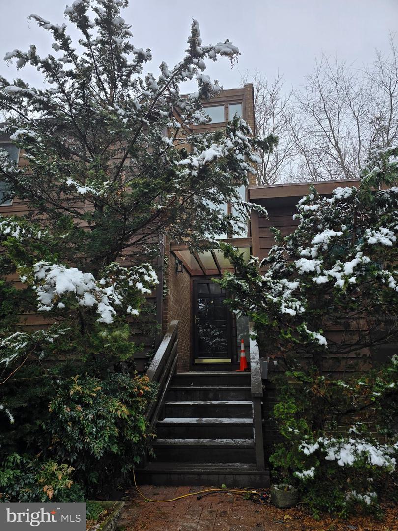 1528 PATHFINDER LN, MCLEAN, Virginia 22101, 3 Bedrooms Bedrooms, ,1 BathroomBathrooms,Residential,For sale,1528 PATHFINDER LN,VAFX2293064 MLS # VAFX2293064