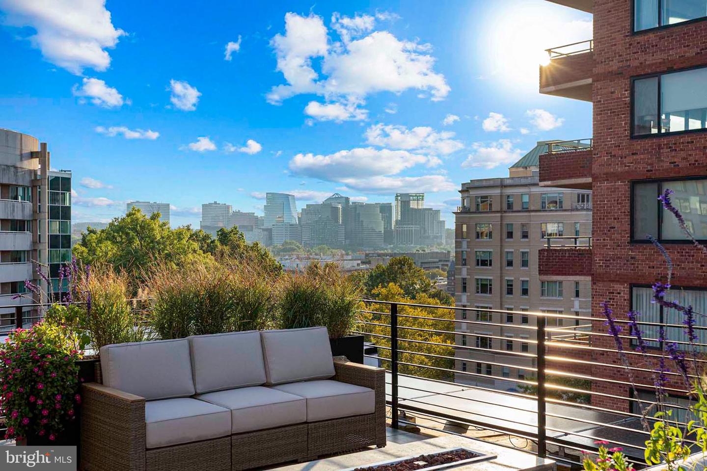 2525 PENNSYLVANIA AVE NW #301, WASHINGTON, District Of Columbia 20037, 2 Bedrooms Bedrooms, ,1 BathroomBathrooms,Residential,For sale,2525 PENNSYLVANIA AVE NW #301,DCDC2248218 MLS # DCDC2248218