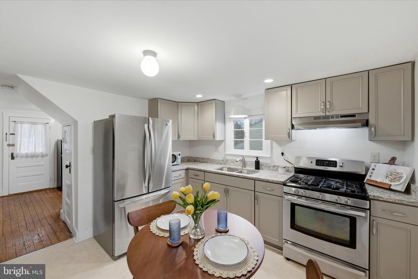 939 WOODLAND AVE, WINCHESTER, Virginia 22601, 2 Bedrooms Bedrooms, ,2 BathroomsBathrooms,Residential,For sale,939 WOODLAND AVE,VAWI2010076 MLS # VAWI2010076