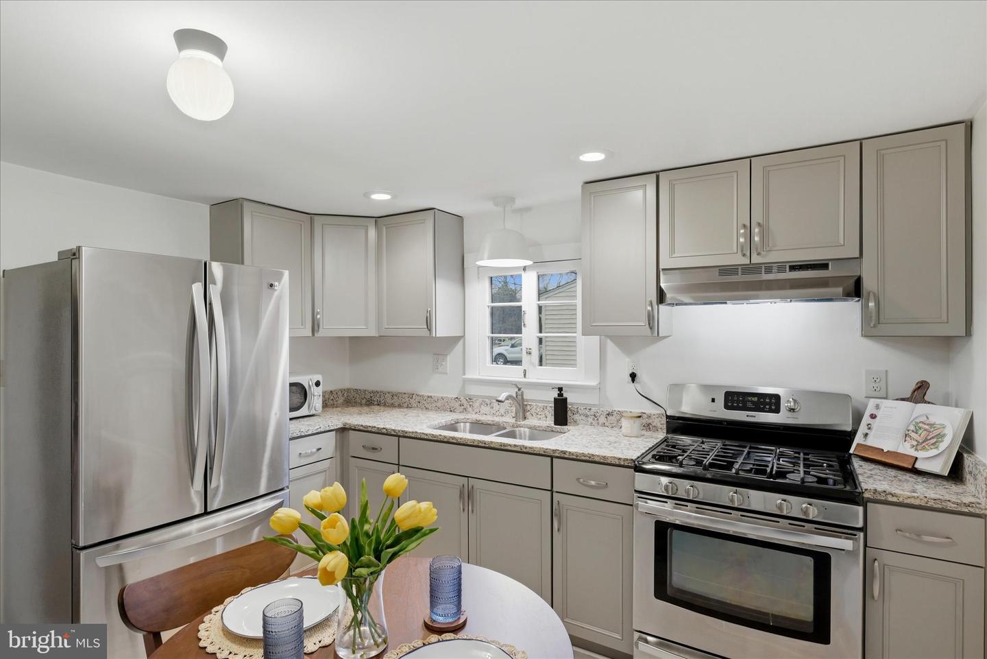 939 WOODLAND AVE, WINCHESTER, Virginia 22601, 2 Bedrooms Bedrooms, ,2 BathroomsBathrooms,Residential,For sale,939 WOODLAND AVE,VAWI2010076 MLS # VAWI2010076