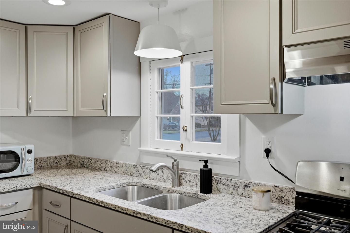 939 WOODLAND AVE, WINCHESTER, Virginia 22601, 2 Bedrooms Bedrooms, ,2 BathroomsBathrooms,Residential,For sale,939 WOODLAND AVE,VAWI2010076 MLS # VAWI2010076