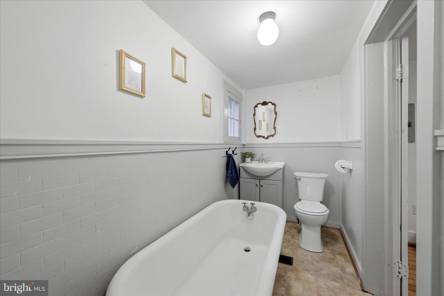 939 WOODLAND AVE, WINCHESTER, Virginia 22601, 2 Bedrooms Bedrooms, ,2 BathroomsBathrooms,Residential,For sale,939 WOODLAND AVE,VAWI2010076 MLS # VAWI2010076