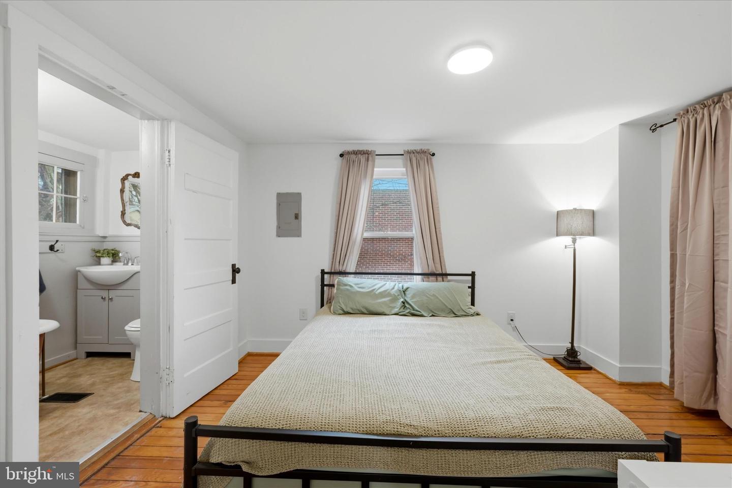 939 WOODLAND AVE, WINCHESTER, Virginia 22601, 2 Bedrooms Bedrooms, ,2 BathroomsBathrooms,Residential,For sale,939 WOODLAND AVE,VAWI2010076 MLS # VAWI2010076