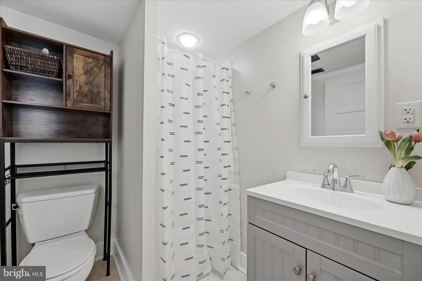 939 WOODLAND AVE, WINCHESTER, Virginia 22601, 2 Bedrooms Bedrooms, ,2 BathroomsBathrooms,Residential,For sale,939 WOODLAND AVE,VAWI2010076 MLS # VAWI2010076