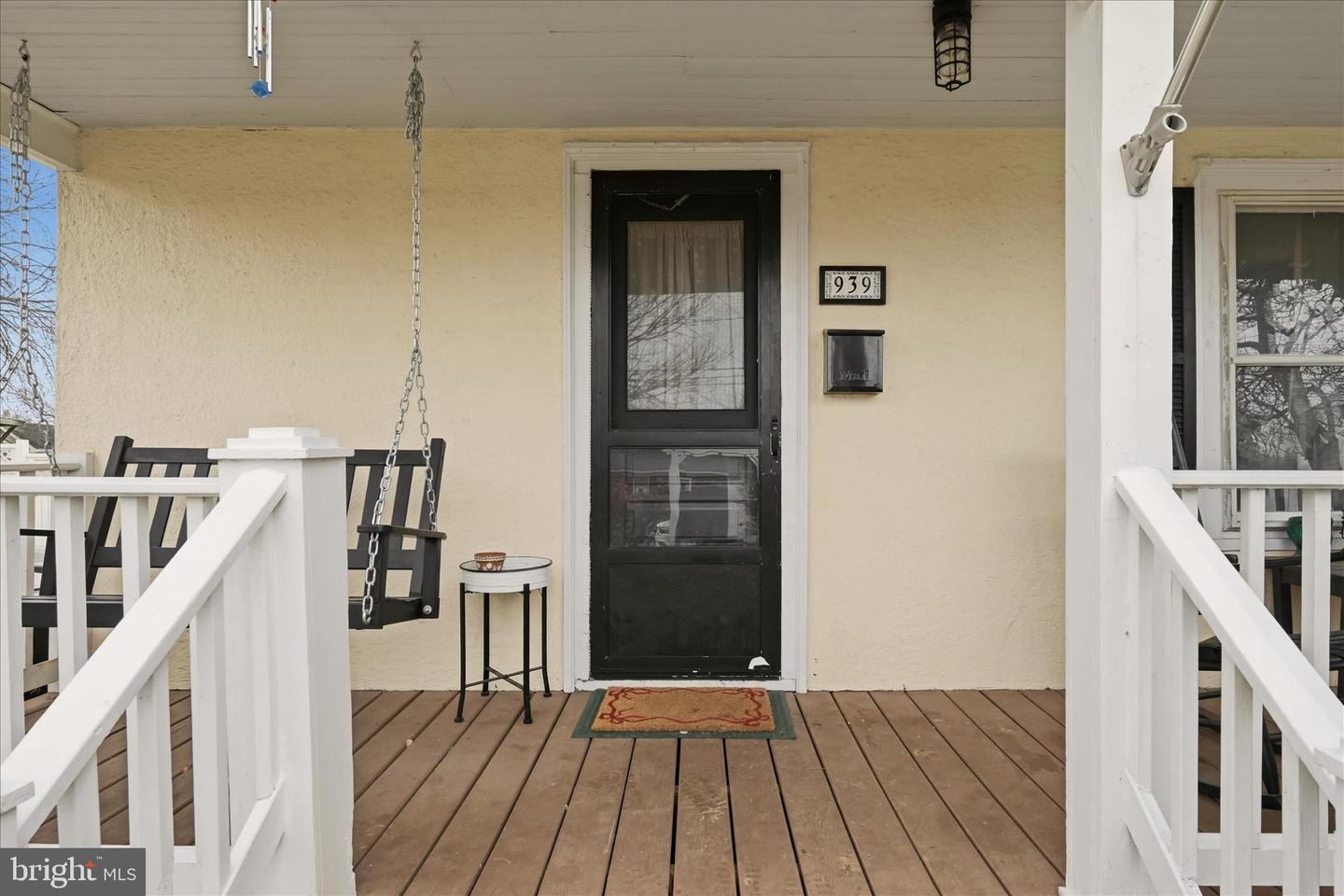 939 WOODLAND AVE, WINCHESTER, Virginia 22601, 2 Bedrooms Bedrooms, ,2 BathroomsBathrooms,Residential,For sale,939 WOODLAND AVE,VAWI2010076 MLS # VAWI2010076