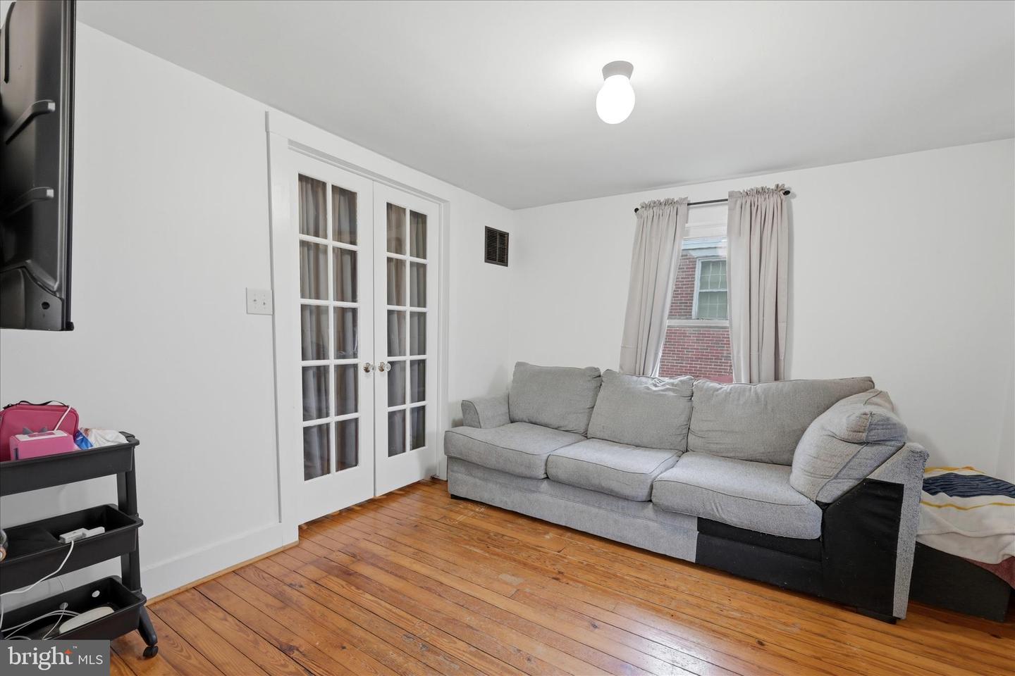 939 WOODLAND AVE, WINCHESTER, Virginia 22601, 2 Bedrooms Bedrooms, ,2 BathroomsBathrooms,Residential,For sale,939 WOODLAND AVE,VAWI2010076 MLS # VAWI2010076