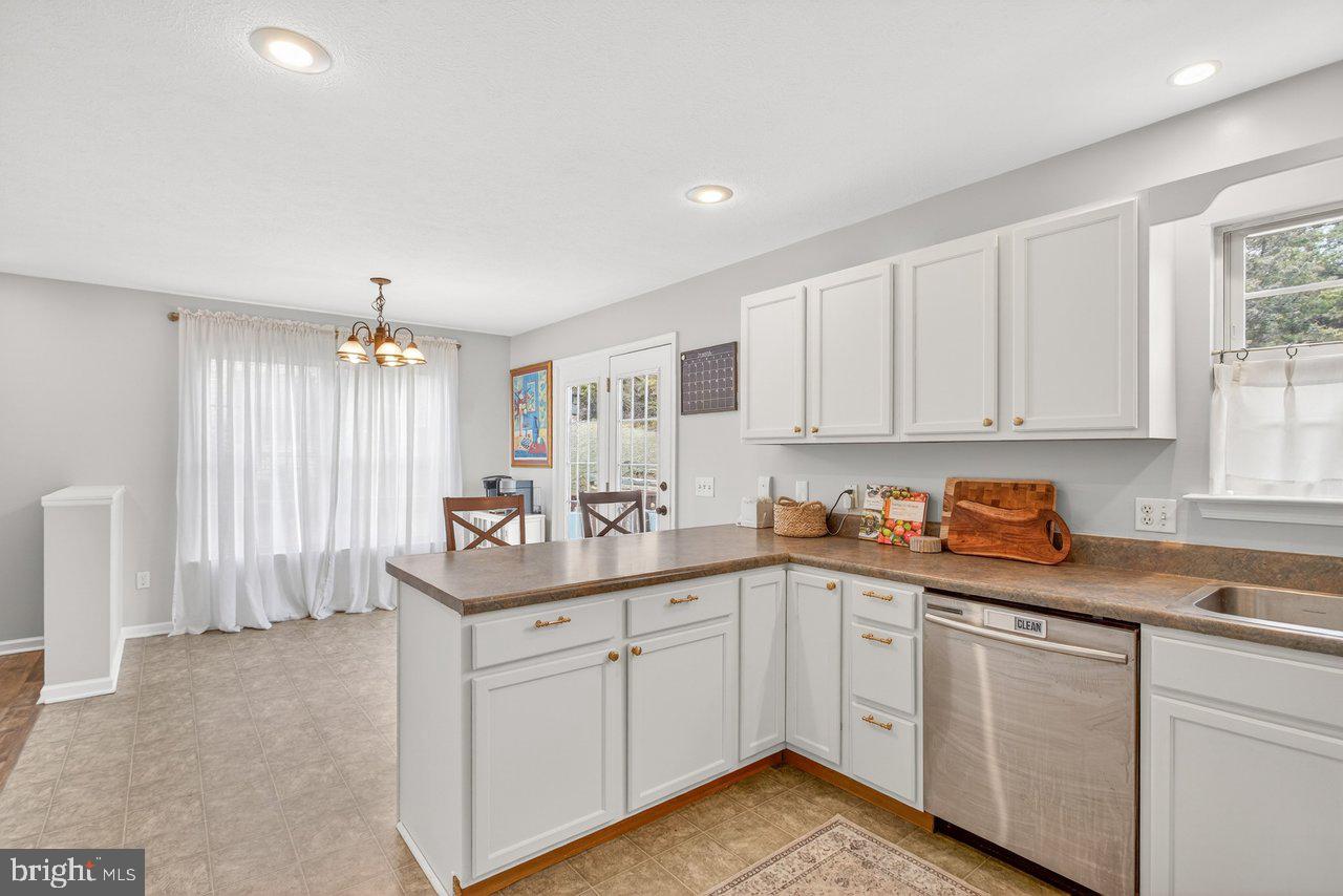 573 POINTE DR, HARRISONBURG, Virginia 22801, 3 Bedrooms Bedrooms, ,2 BathroomsBathrooms,Residential,For sale,573 POINTE DR,VAHC2000566 MLS # VAHC2000566