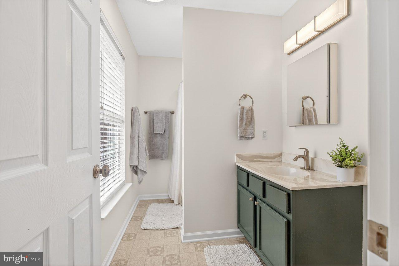 573 POINTE DR, HARRISONBURG, Virginia 22801, 3 Bedrooms Bedrooms, ,2 BathroomsBathrooms,Residential,For sale,573 POINTE DR,VAHC2000566 MLS # VAHC2000566