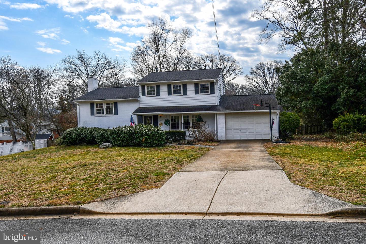 823 NEAL DR, ALEXANDRIA, Virginia 22308, 4 Bedrooms Bedrooms, ,2 BathroomsBathrooms,Residential,For sale,823 NEAL DR,VAFX2293434 MLS # VAFX2293434