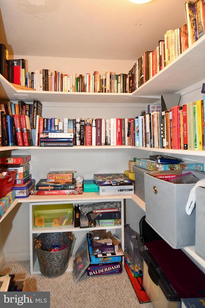 823 NEAL DR, ALEXANDRIA, Virginia 22308, 4 Bedrooms Bedrooms, ,2 BathroomsBathrooms,Residential,For sale,823 NEAL DR,VAFX2293434 MLS # VAFX2293434