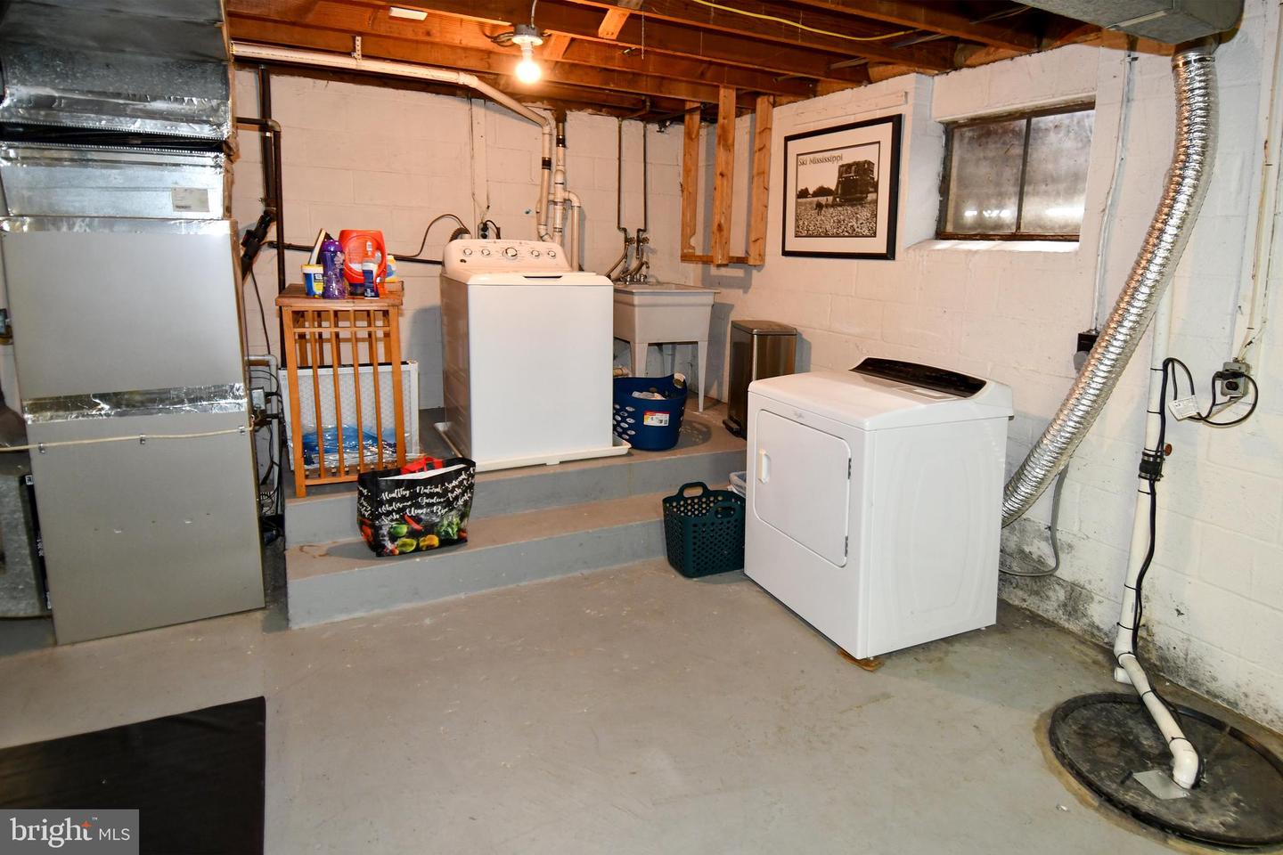 823 NEAL DR, ALEXANDRIA, Virginia 22308, 4 Bedrooms Bedrooms, ,2 BathroomsBathrooms,Residential,For sale,823 NEAL DR,VAFX2293434 MLS # VAFX2293434