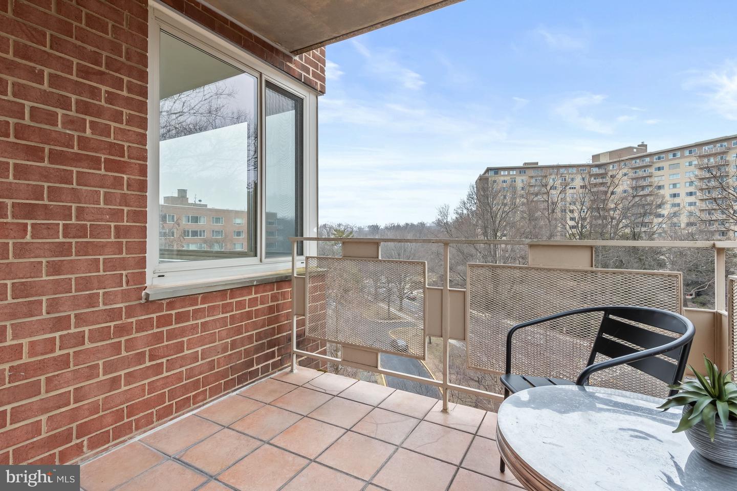 4000 TUNLAW RD NW #1007, WASHINGTON, District Of Columbia 20007, 2 Bedrooms Bedrooms, ,2 BathroomsBathrooms,Residential,For sale,4000 TUNLAW RD NW #1007,DCDC2248492 MLS # DCDC2248492