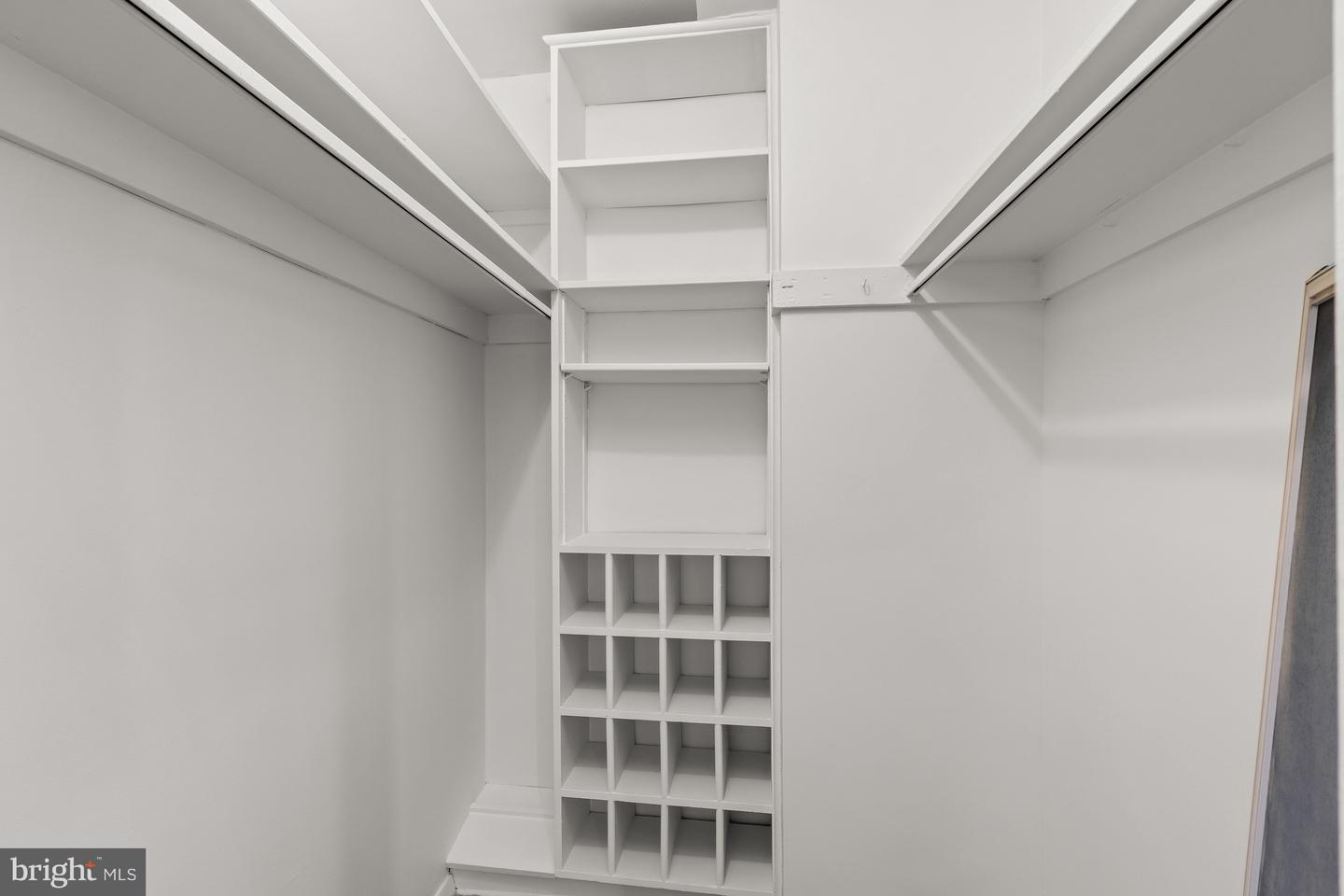 4000 TUNLAW RD NW #1007, WASHINGTON, District Of Columbia 20007, 2 Bedrooms Bedrooms, ,2 BathroomsBathrooms,Residential,For sale,4000 TUNLAW RD NW #1007,DCDC2248492 MLS # DCDC2248492