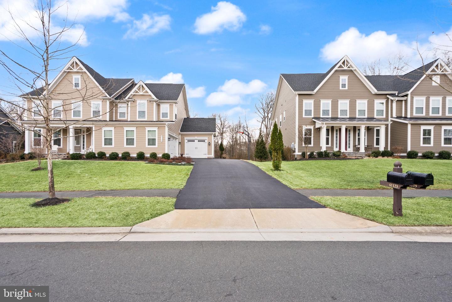 41123 HICKORY HEDGE PL, ALDIE, Virginia 20105, 5 Bedrooms Bedrooms, ,4 BathroomsBathrooms,Residential,For sale,41123 HICKORY HEDGE PL,VALO2117218 MLS # VALO2117218