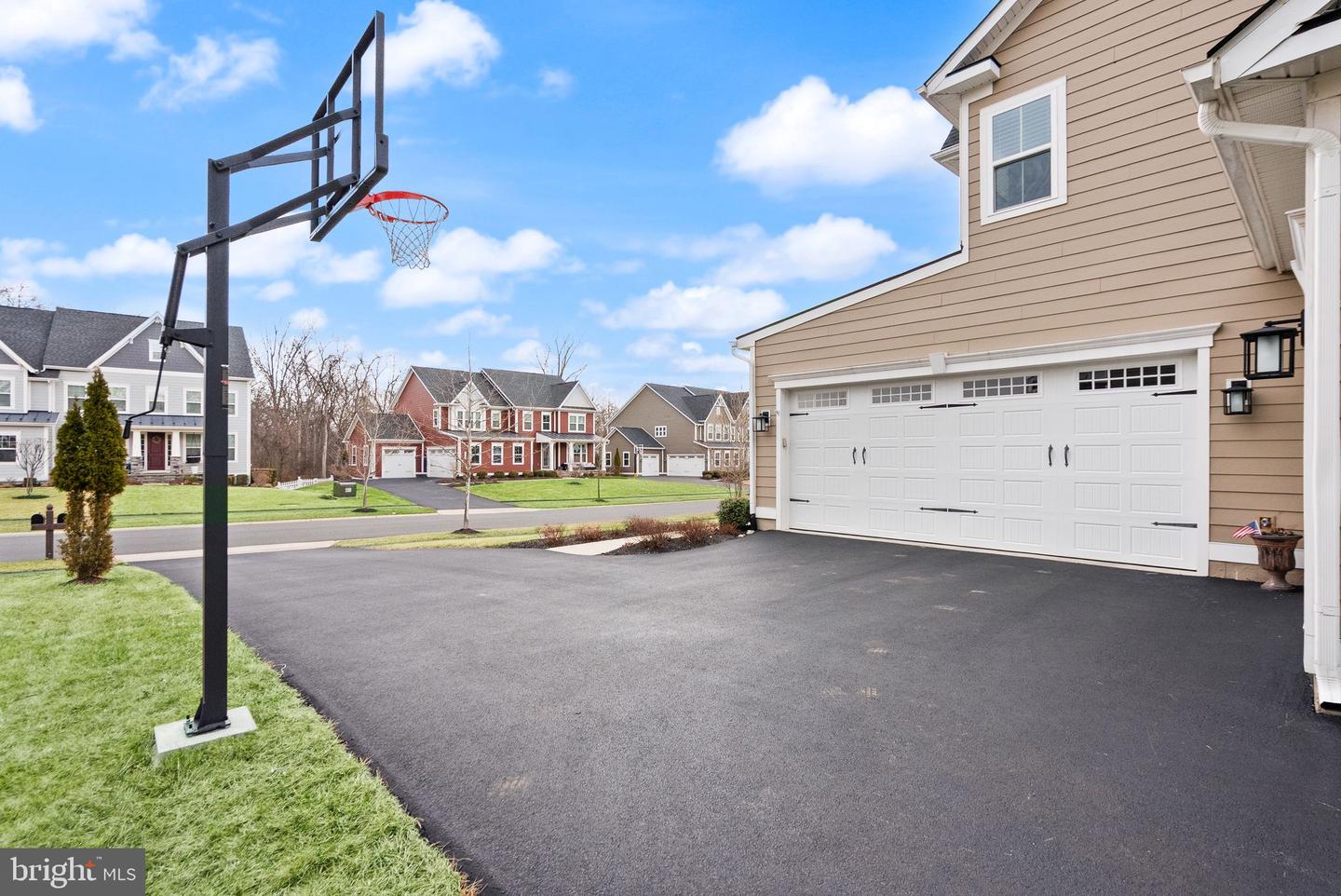 41123 HICKORY HEDGE PL, ALDIE, Virginia 20105, 5 Bedrooms Bedrooms, ,4 BathroomsBathrooms,Residential,For sale,41123 HICKORY HEDGE PL,VALO2117218 MLS # VALO2117218