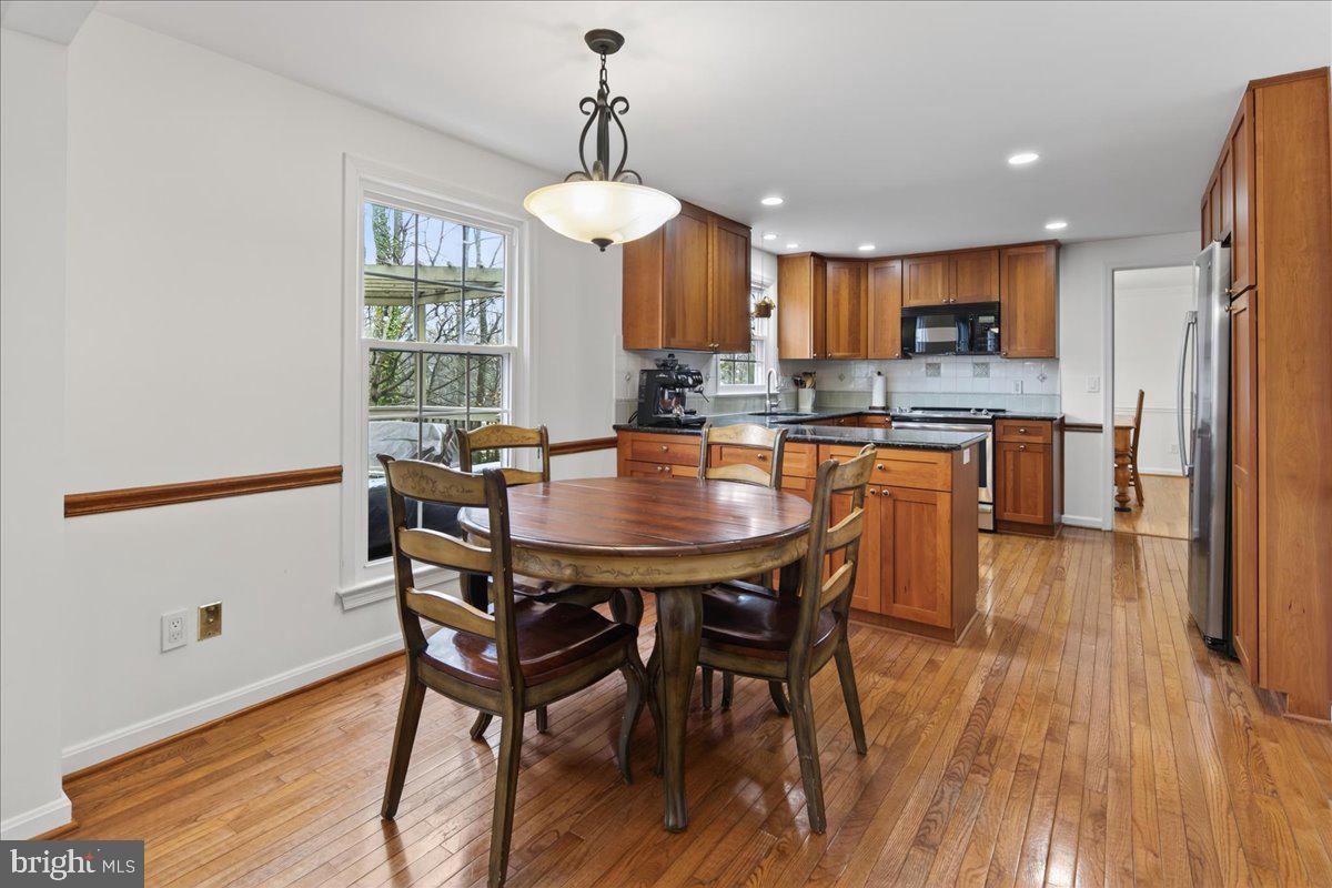 4201 PICKERING PL, ALEXANDRIA, Virginia 22309, 5 Bedrooms Bedrooms, ,2 BathroomsBathrooms,Residential,For sale,4201 PICKERING PL,VAFX2293900 MLS # VAFX2293900