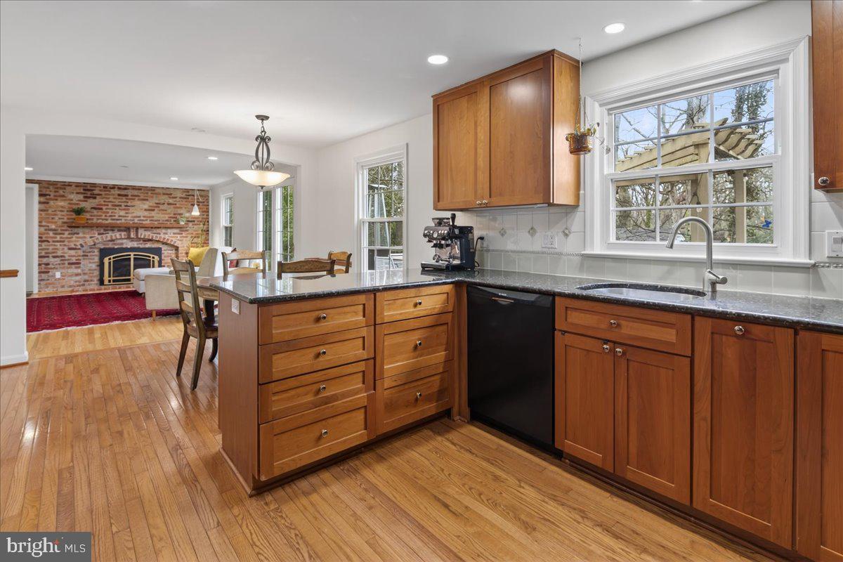 4201 PICKERING PL, ALEXANDRIA, Virginia 22309, 5 Bedrooms Bedrooms, ,2 BathroomsBathrooms,Residential,For sale,4201 PICKERING PL,VAFX2293900 MLS # VAFX2293900