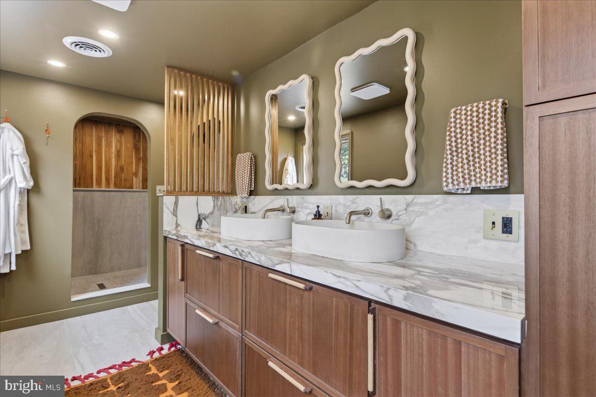 4201 PICKERING PL, ALEXANDRIA, Virginia 22309, 5 Bedrooms Bedrooms, ,2 BathroomsBathrooms,Residential,For sale,4201 PICKERING PL,VAFX2293900 MLS # VAFX2293900