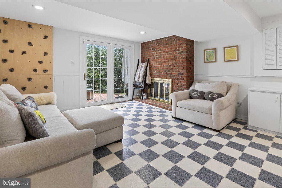 4201 PICKERING PL, ALEXANDRIA, Virginia 22309, 5 Bedrooms Bedrooms, ,2 BathroomsBathrooms,Residential,For sale,4201 PICKERING PL,VAFX2293900 MLS # VAFX2293900