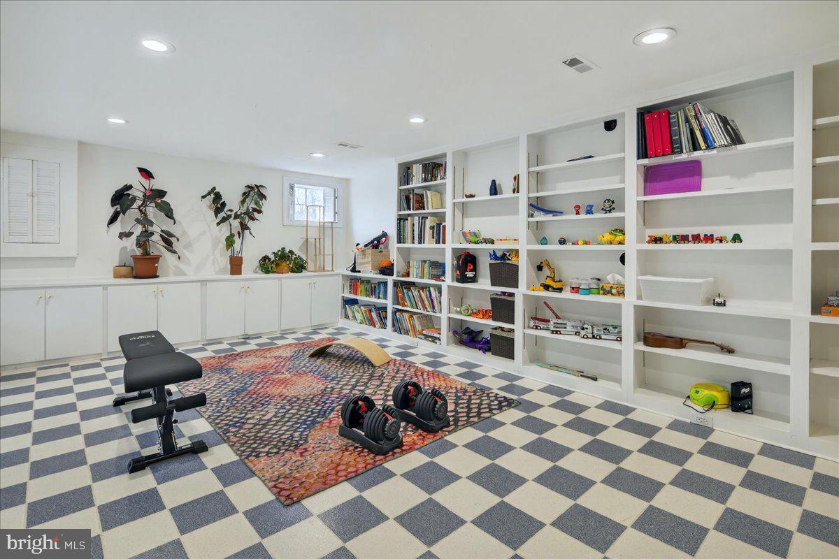 4201 PICKERING PL, ALEXANDRIA, Virginia 22309, 5 Bedrooms Bedrooms, ,2 BathroomsBathrooms,Residential,For sale,4201 PICKERING PL,VAFX2293900 MLS # VAFX2293900