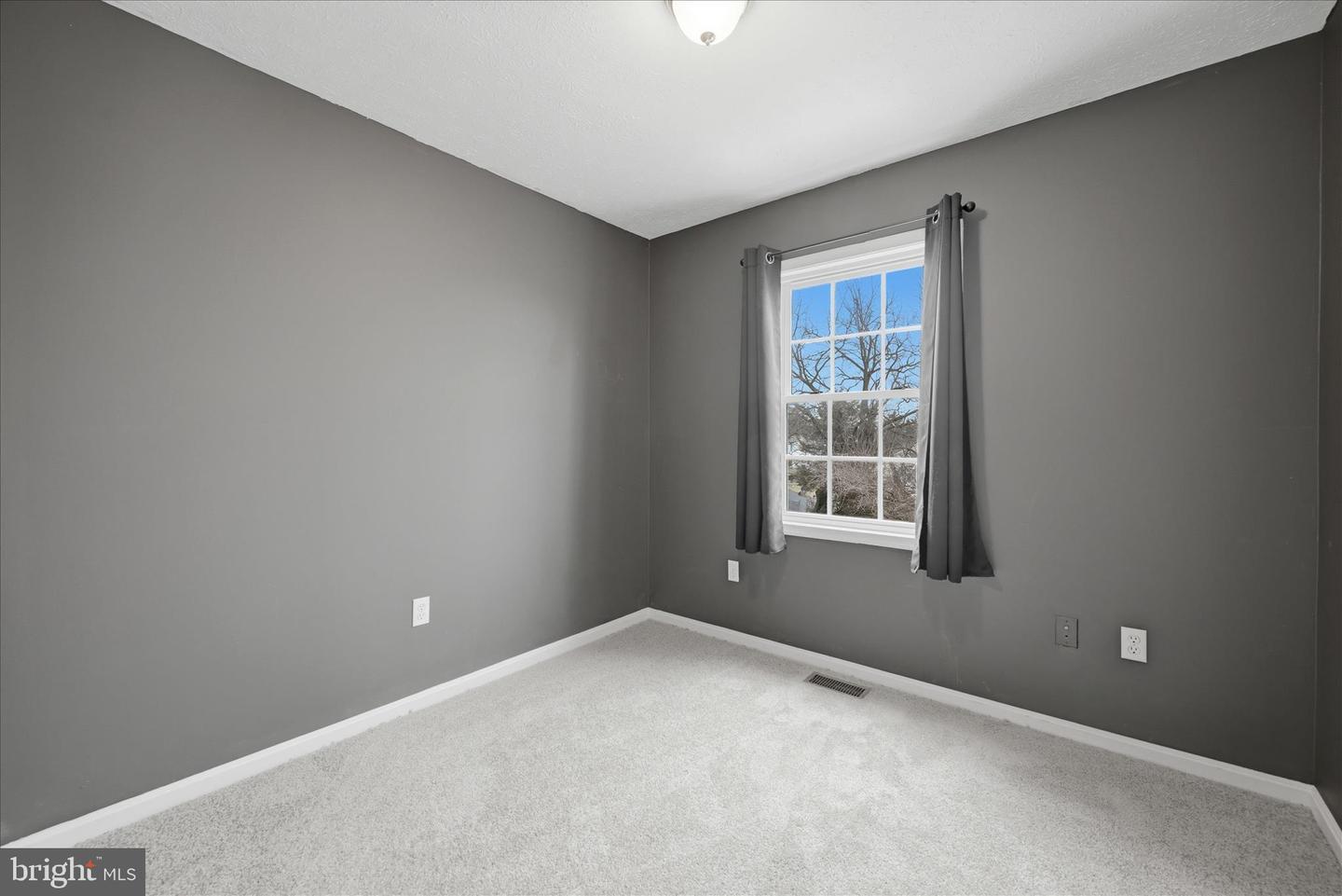 322 ALSBERRY ST, STRASBURG, Virginia 22657, 3 Bedrooms Bedrooms, ,2 BathroomsBathrooms,Residential,For sale,322 ALSBERRY ST,VASH2013722 MLS # VASH2013722