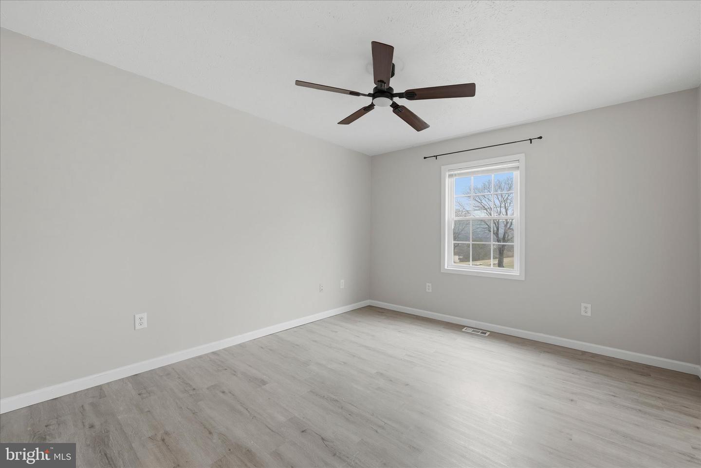 322 ALSBERRY ST, STRASBURG, Virginia 22657, 3 Bedrooms Bedrooms, ,2 BathroomsBathrooms,Residential,For sale,322 ALSBERRY ST,VASH2013722 MLS # VASH2013722