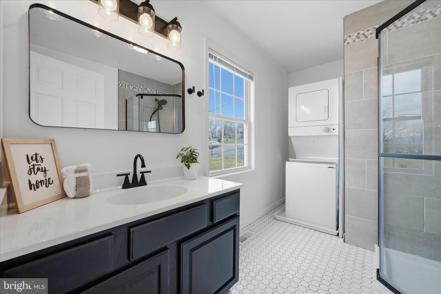 322 ALSBERRY ST, STRASBURG, Virginia 22657, 3 Bedrooms Bedrooms, ,2 BathroomsBathrooms,Residential,For sale,322 ALSBERRY ST,VASH2013722 MLS # VASH2013722