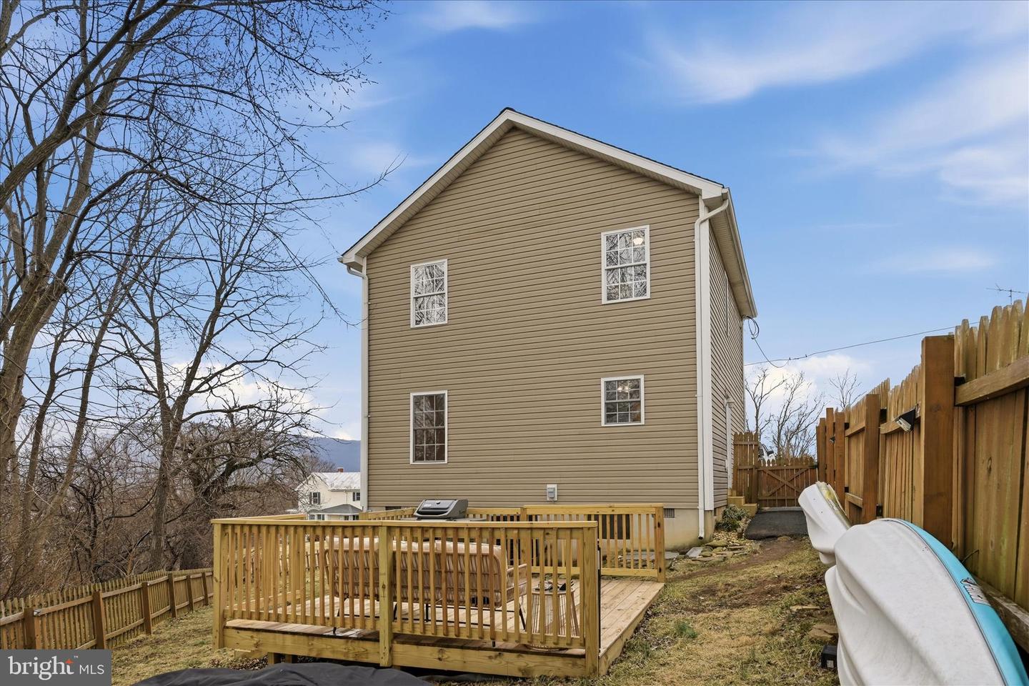 322 ALSBERRY ST, STRASBURG, Virginia 22657, 3 Bedrooms Bedrooms, ,2 BathroomsBathrooms,Residential,For sale,322 ALSBERRY ST,VASH2013722 MLS # VASH2013722