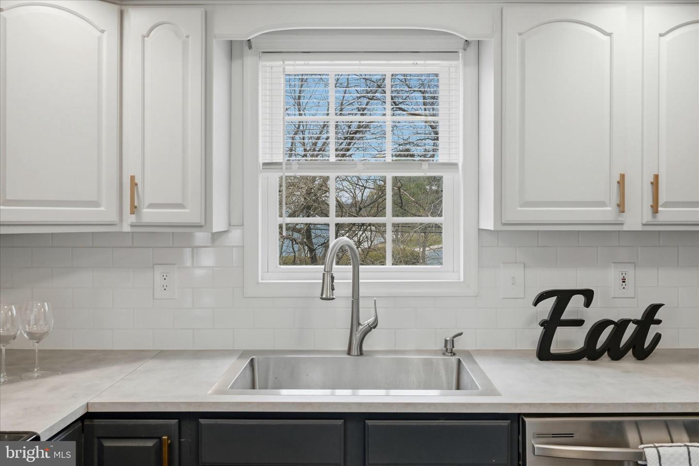 322 ALSBERRY ST, STRASBURG, Virginia 22657, 3 Bedrooms Bedrooms, ,2 BathroomsBathrooms,Residential,For sale,322 ALSBERRY ST,VASH2013722 MLS # VASH2013722