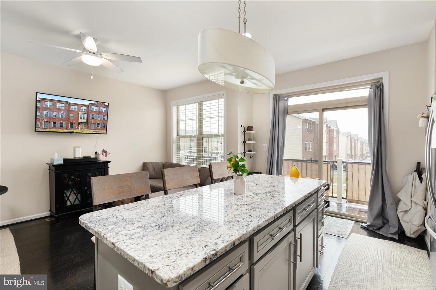 15995 MARSH PL, HAYMARKET, Virginia 20169, 3 Bedrooms Bedrooms, ,4 BathroomsBathrooms,Residential,For sale,15995 MARSH PL,VAPW2113706 MLS # VAPW2113706