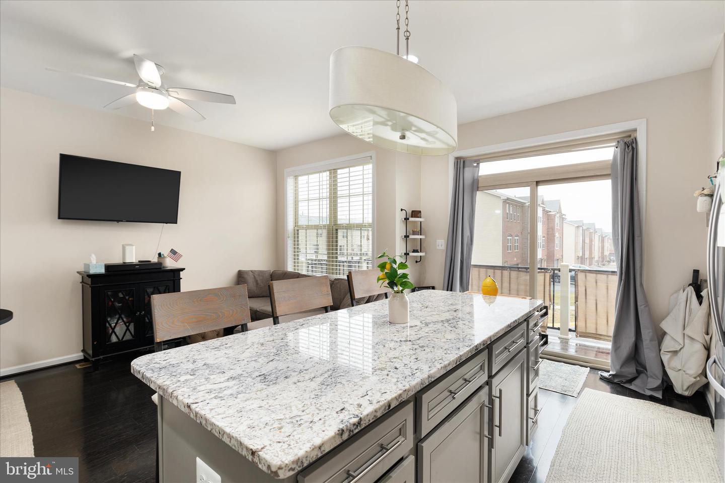 15995 MARSH PL, HAYMARKET, Virginia 20169, 3 Bedrooms Bedrooms, ,4 BathroomsBathrooms,Residential,For sale,15995 MARSH PL,VAPW2113706 MLS # VAPW2113706