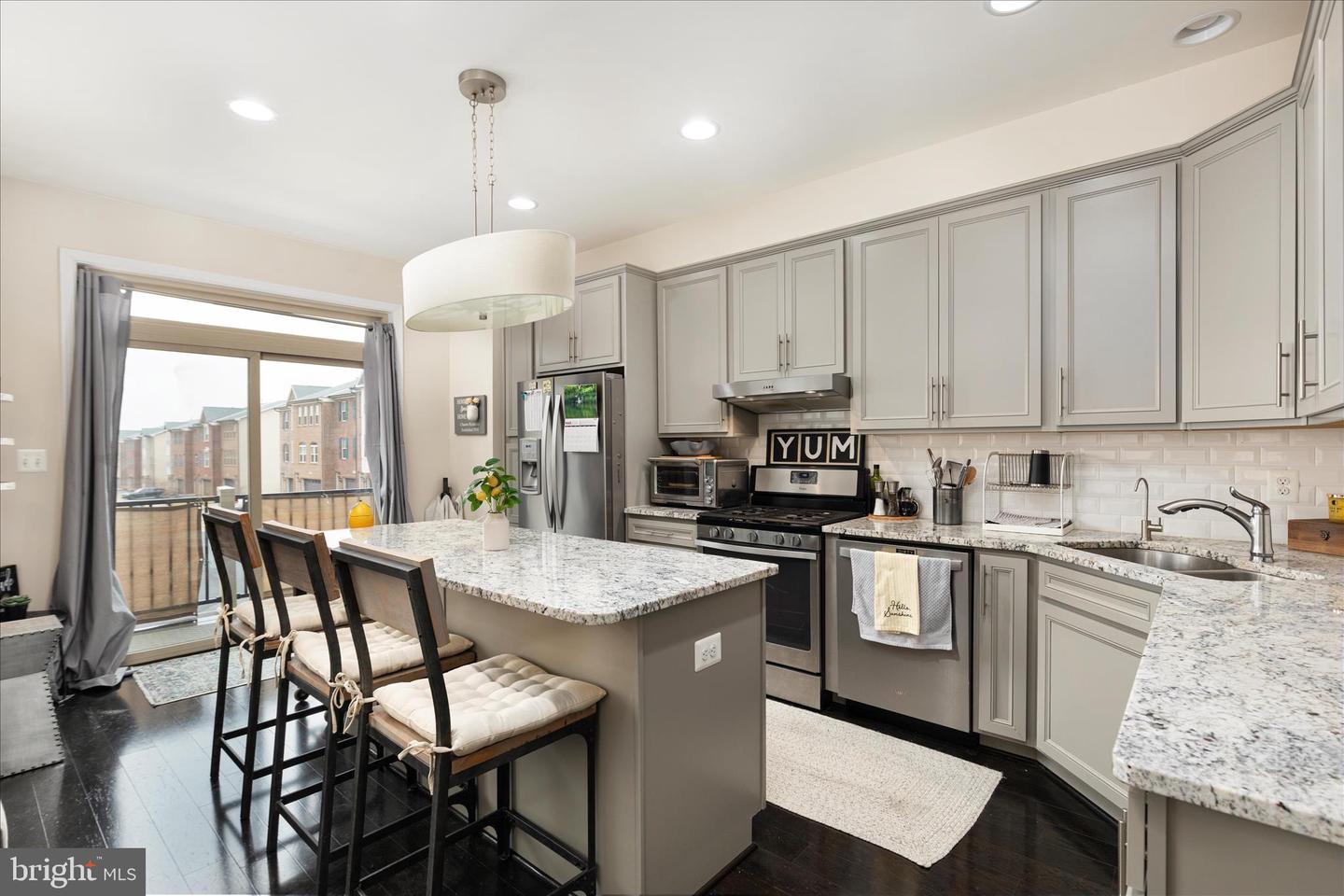 15995 MARSH PL, HAYMARKET, Virginia 20169, 3 Bedrooms Bedrooms, ,4 BathroomsBathrooms,Residential,For sale,15995 MARSH PL,VAPW2113706 MLS # VAPW2113706