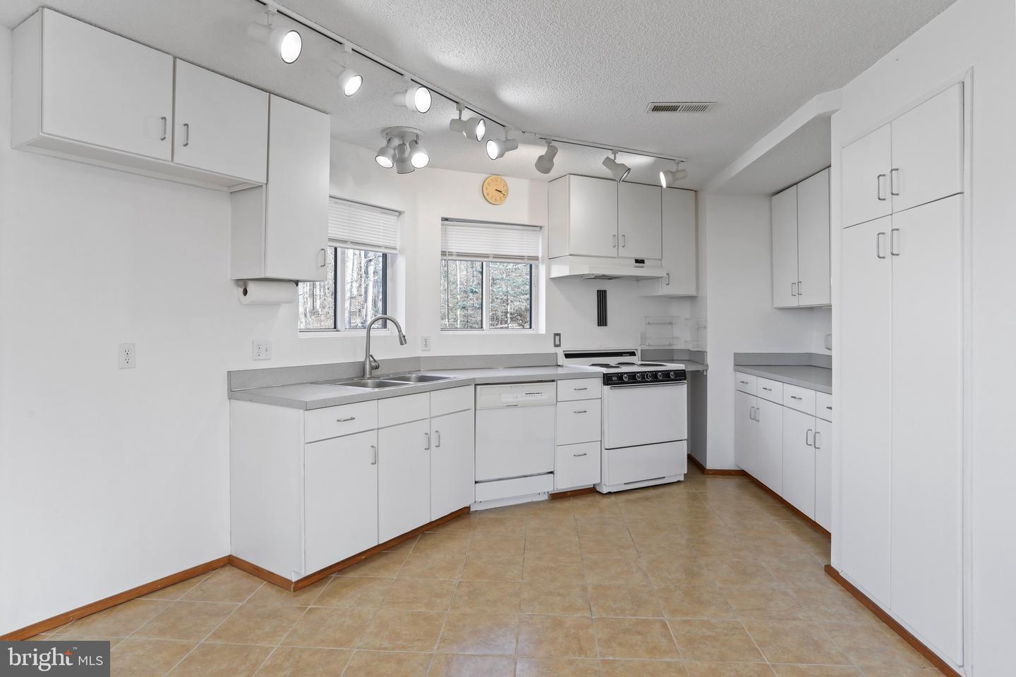 308 BRUSH LEAF LN, MOUNT JACKSON, Virginia 22842, 2 Bedrooms Bedrooms, 13 Rooms Rooms,2 BathroomsBathrooms,Residential,For sale,308 BRUSH LEAF LN,VASH2013728 MLS # VASH2013728