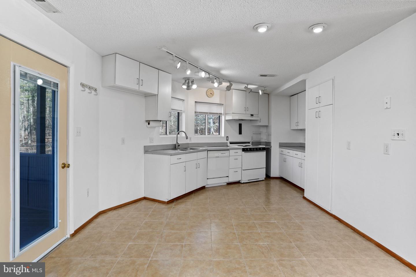 308 BRUSH LEAF LN, MOUNT JACKSON, Virginia 22842, 2 Bedrooms Bedrooms, 13 Rooms Rooms,2 BathroomsBathrooms,Residential,For sale,308 BRUSH LEAF LN,VASH2013728 MLS # VASH2013728