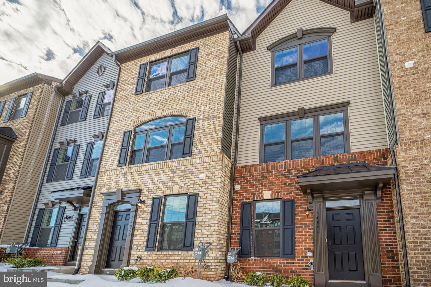 14062 SUNRISE VALLEY DR, HERNDON, Virginia 20171, 3 Bedrooms Bedrooms, ,3 BathroomsBathrooms,Residential,For sale,14062 SUNRISE VALLEY DR,VAFX2294212 MLS # VAFX2294212