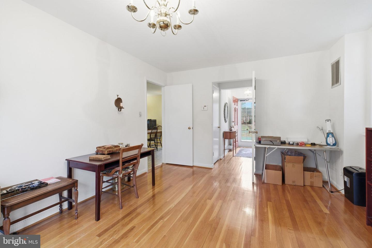 2106 WAKEFIELD ST, ALEXANDRIA, Virginia 22308, 3 Bedrooms Bedrooms, 8 Rooms Rooms,2 BathroomsBathrooms,Residential,For sale,2106 WAKEFIELD ST,VAFX2294238 MLS # VAFX2294238