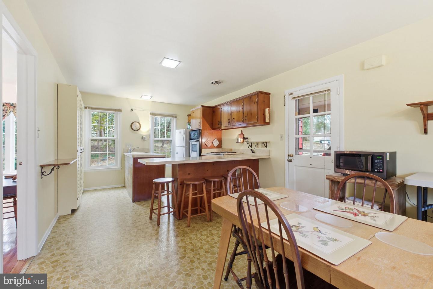 2106 WAKEFIELD ST, ALEXANDRIA, Virginia 22308, 3 Bedrooms Bedrooms, 8 Rooms Rooms,2 BathroomsBathrooms,Residential,For sale,2106 WAKEFIELD ST,VAFX2294238 MLS # VAFX2294238