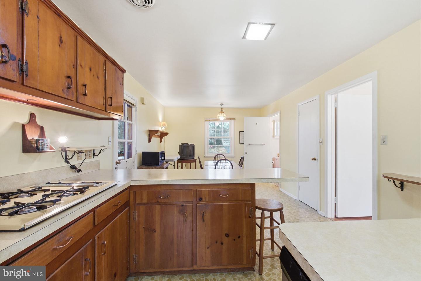 2106 WAKEFIELD ST, ALEXANDRIA, Virginia 22308, 3 Bedrooms Bedrooms, 8 Rooms Rooms,2 BathroomsBathrooms,Residential,For sale,2106 WAKEFIELD ST,VAFX2294238 MLS # VAFX2294238