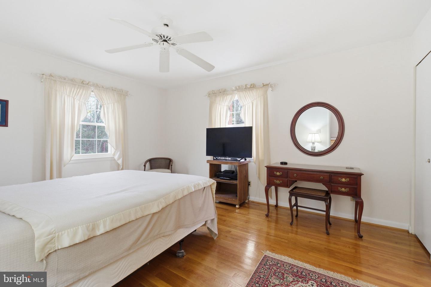 2106 WAKEFIELD ST, ALEXANDRIA, Virginia 22308, 3 Bedrooms Bedrooms, 8 Rooms Rooms,2 BathroomsBathrooms,Residential,For sale,2106 WAKEFIELD ST,VAFX2294238 MLS # VAFX2294238