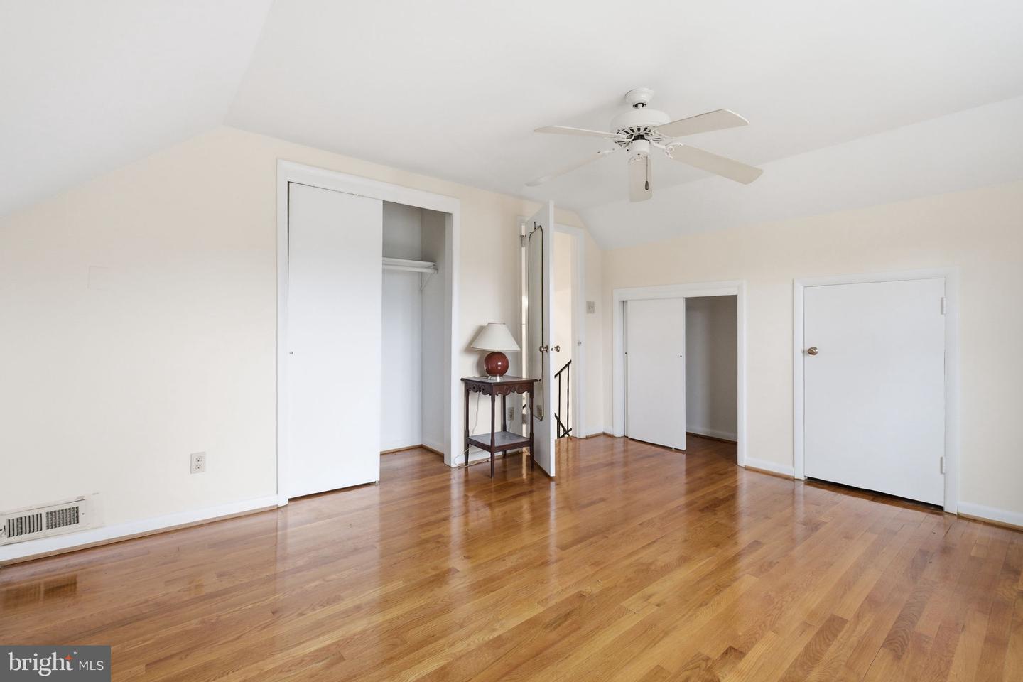 2106 WAKEFIELD ST, ALEXANDRIA, Virginia 22308, 3 Bedrooms Bedrooms, 8 Rooms Rooms,2 BathroomsBathrooms,Residential,For sale,2106 WAKEFIELD ST,VAFX2294238 MLS # VAFX2294238