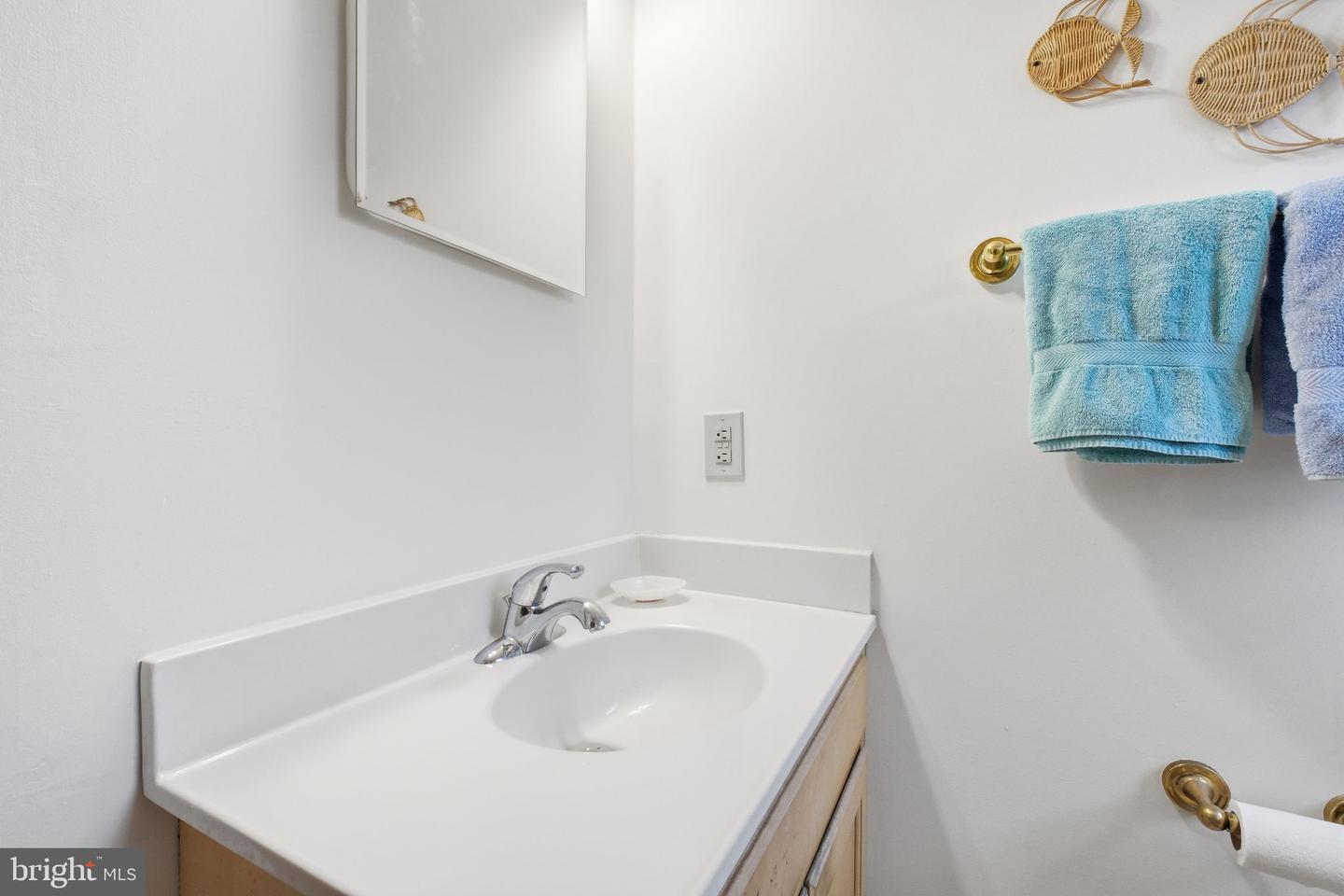 2106 WAKEFIELD ST, ALEXANDRIA, Virginia 22308, 3 Bedrooms Bedrooms, 8 Rooms Rooms,2 BathroomsBathrooms,Residential,For sale,2106 WAKEFIELD ST,VAFX2294238 MLS # VAFX2294238