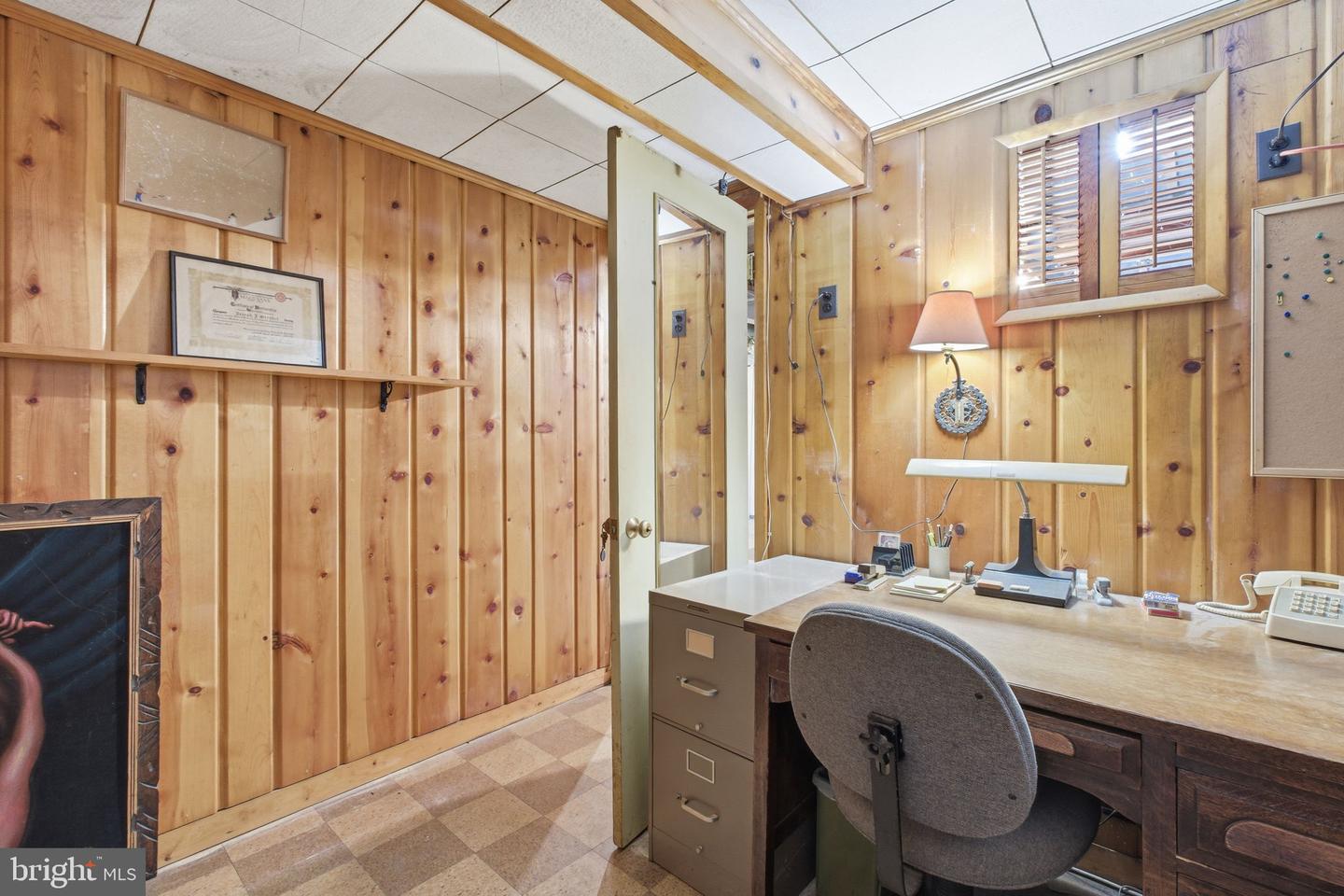 2106 WAKEFIELD ST, ALEXANDRIA, Virginia 22308, 3 Bedrooms Bedrooms, 8 Rooms Rooms,2 BathroomsBathrooms,Residential,For sale,2106 WAKEFIELD ST,VAFX2294238 MLS # VAFX2294238