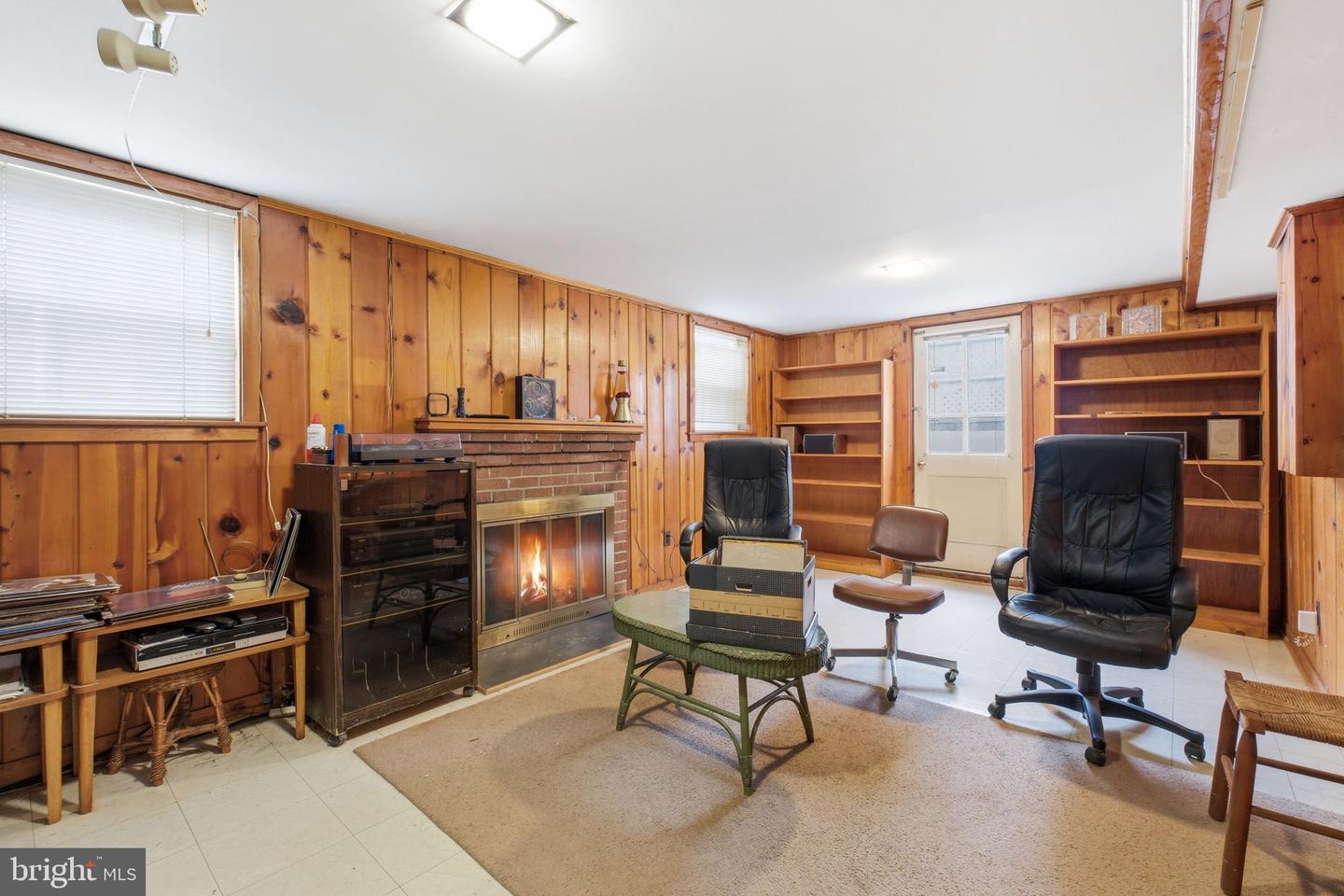 2106 WAKEFIELD ST, ALEXANDRIA, Virginia 22308, 3 Bedrooms Bedrooms, 8 Rooms Rooms,2 BathroomsBathrooms,Residential,For sale,2106 WAKEFIELD ST,VAFX2294238 MLS # VAFX2294238