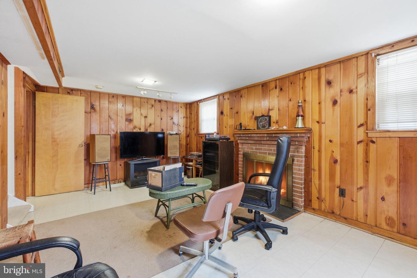 2106 WAKEFIELD ST, ALEXANDRIA, Virginia 22308, 3 Bedrooms Bedrooms, 8 Rooms Rooms,2 BathroomsBathrooms,Residential,For sale,2106 WAKEFIELD ST,VAFX2294238 MLS # VAFX2294238