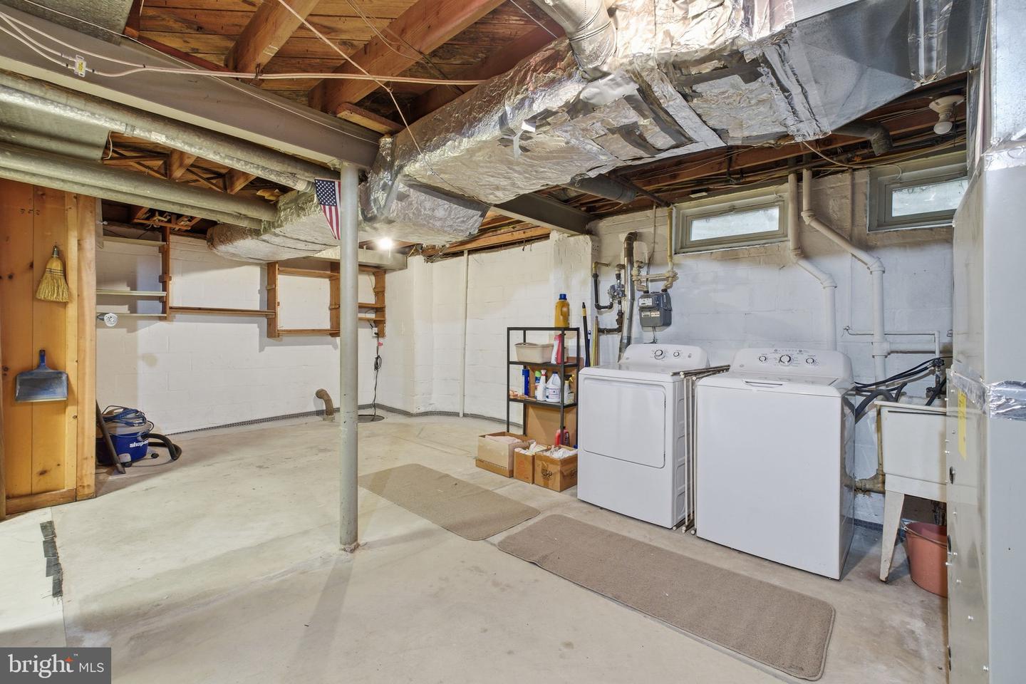 2106 WAKEFIELD ST, ALEXANDRIA, Virginia 22308, 3 Bedrooms Bedrooms, 8 Rooms Rooms,2 BathroomsBathrooms,Residential,For sale,2106 WAKEFIELD ST,VAFX2294238 MLS # VAFX2294238