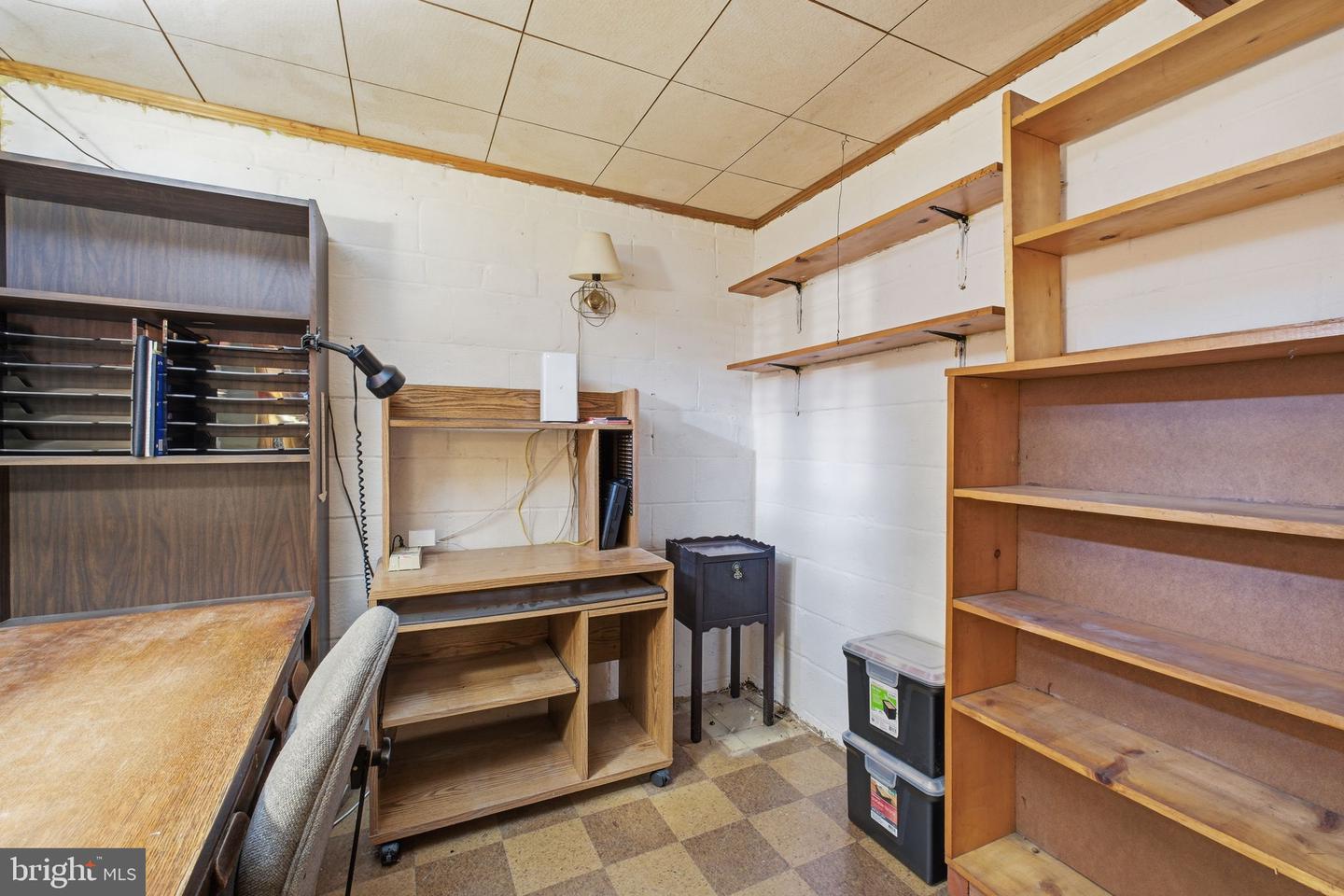 2106 WAKEFIELD ST, ALEXANDRIA, Virginia 22308, 3 Bedrooms Bedrooms, 8 Rooms Rooms,2 BathroomsBathrooms,Residential,For sale,2106 WAKEFIELD ST,VAFX2294238 MLS # VAFX2294238