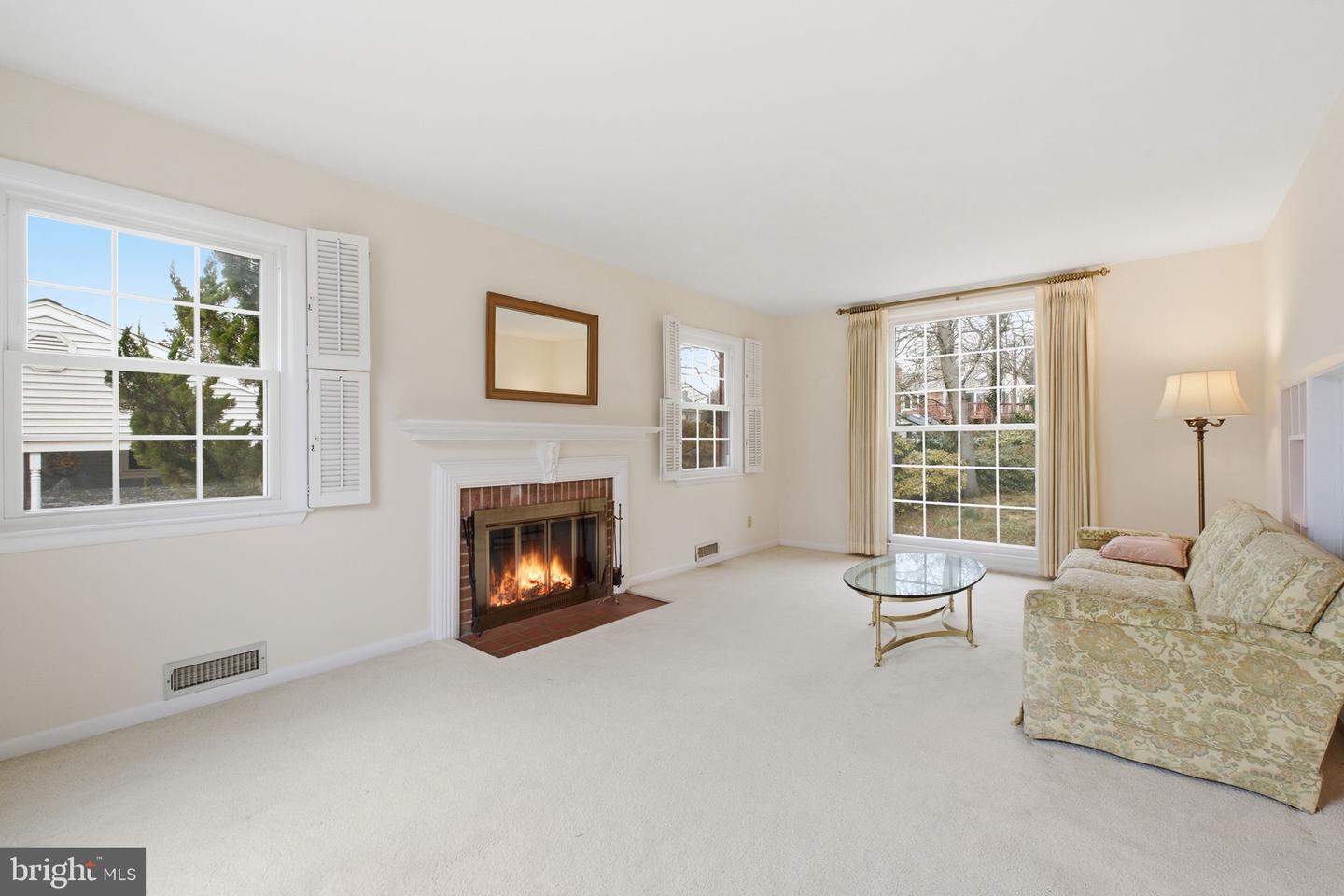 2106 WAKEFIELD ST, ALEXANDRIA, Virginia 22308, 3 Bedrooms Bedrooms, 8 Rooms Rooms,2 BathroomsBathrooms,Residential,For sale,2106 WAKEFIELD ST,VAFX2294238 MLS # VAFX2294238