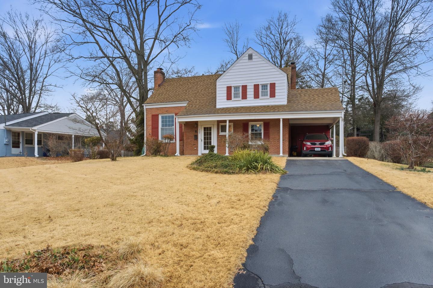 2106 WAKEFIELD ST, ALEXANDRIA, Virginia 22308, 3 Bedrooms Bedrooms, 8 Rooms Rooms,2 BathroomsBathrooms,Residential,For sale,2106 WAKEFIELD ST,VAFX2294238 MLS # VAFX2294238