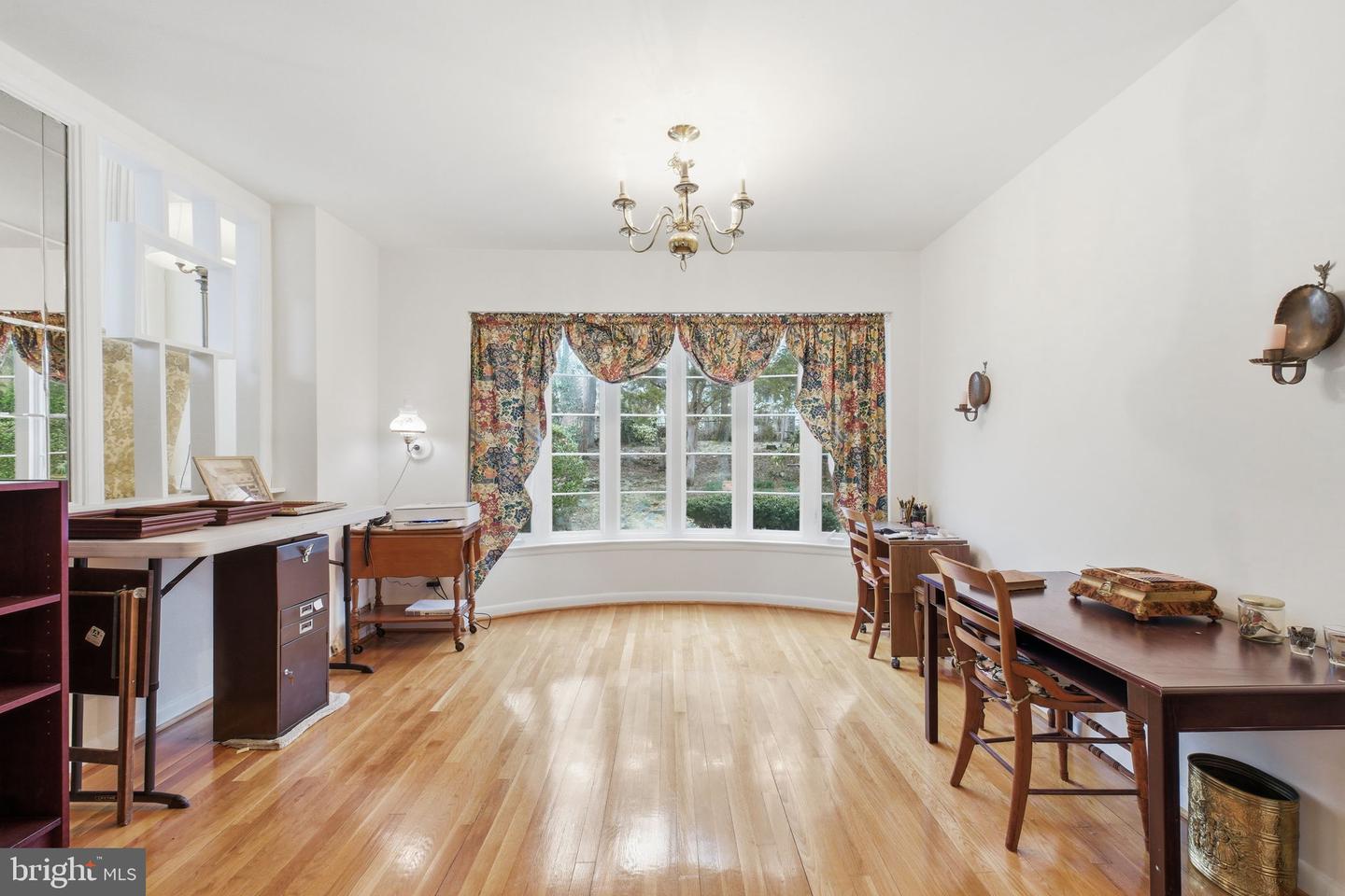 2106 WAKEFIELD ST, ALEXANDRIA, Virginia 22308, 3 Bedrooms Bedrooms, 8 Rooms Rooms,2 BathroomsBathrooms,Residential,For sale,2106 WAKEFIELD ST,VAFX2294238 MLS # VAFX2294238