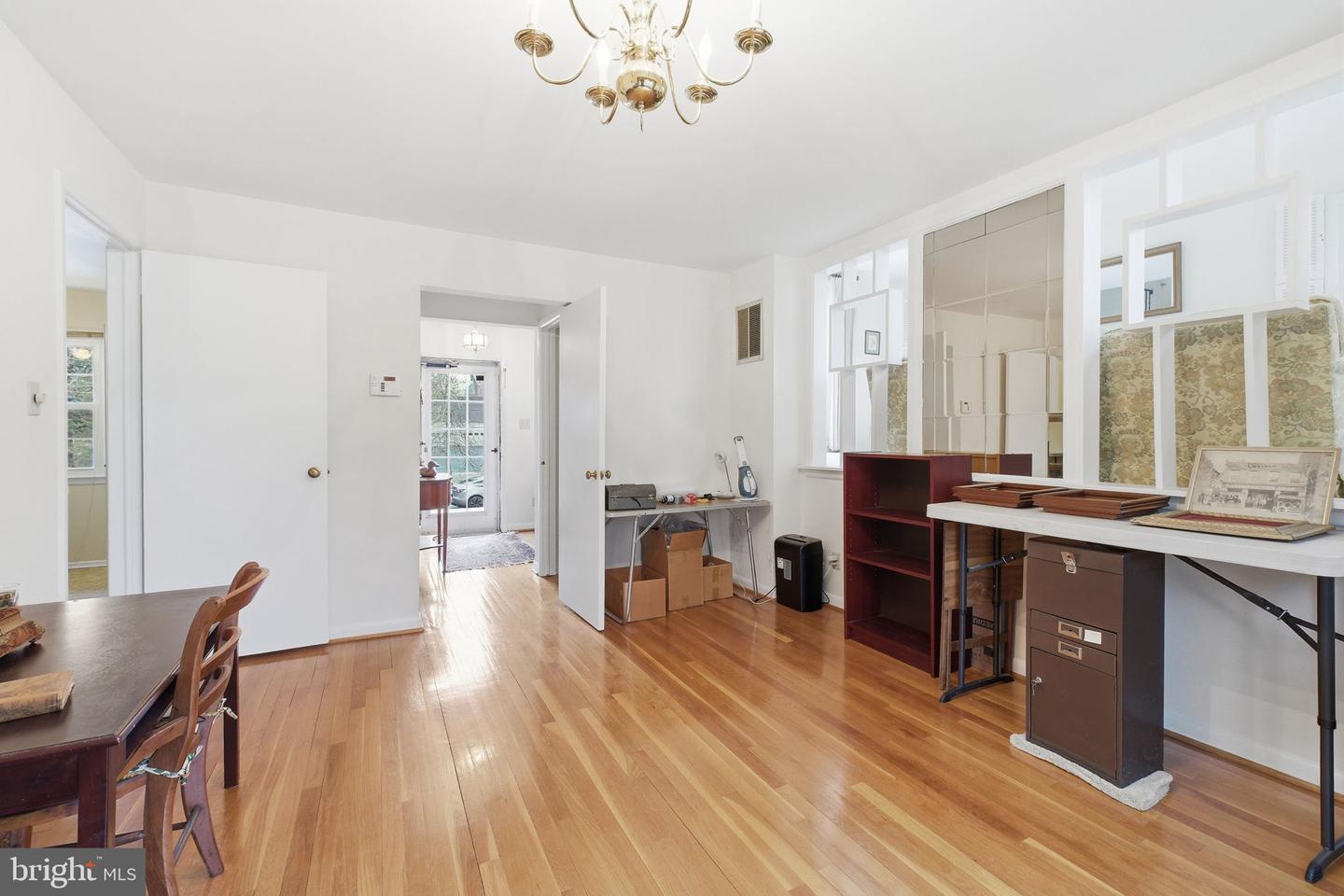 2106 WAKEFIELD ST, ALEXANDRIA, Virginia 22308, 3 Bedrooms Bedrooms, 8 Rooms Rooms,2 BathroomsBathrooms,Residential,For sale,2106 WAKEFIELD ST,VAFX2294238 MLS # VAFX2294238